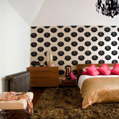 Sveže ideje za dekoraciju spavaće sobe uz pomoć tapeta 